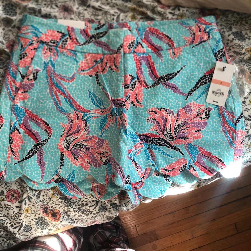Brand new Crown and Ivy Scalloped shorts